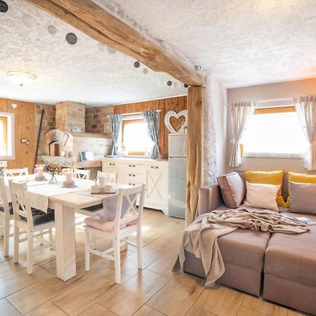 Guest House Pr' Čut Zirovnica Eksteriør billede