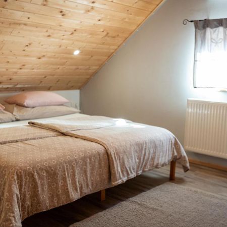 Guest House Pr' Čut Zirovnica Eksteriør billede