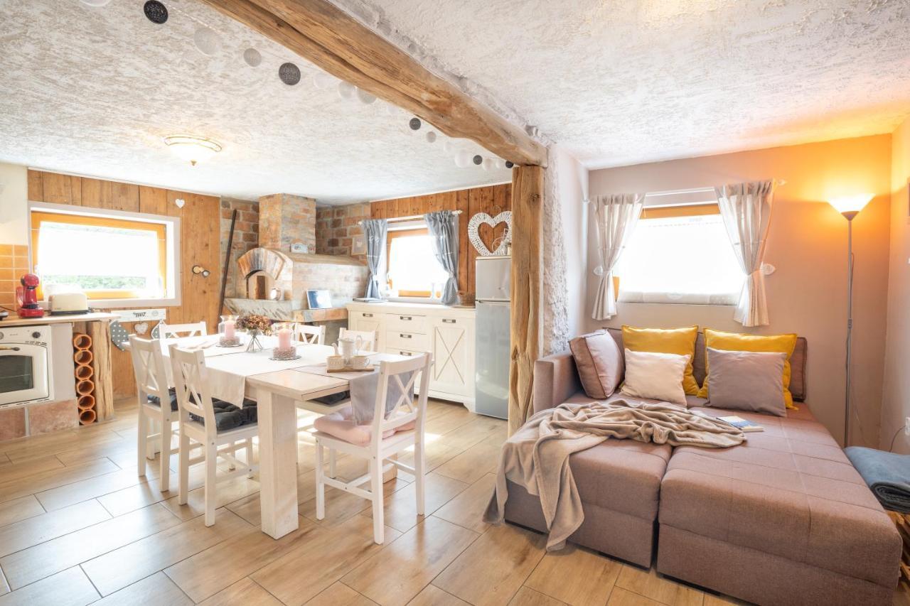 Guest House Pr' Čut Zirovnica Eksteriør billede