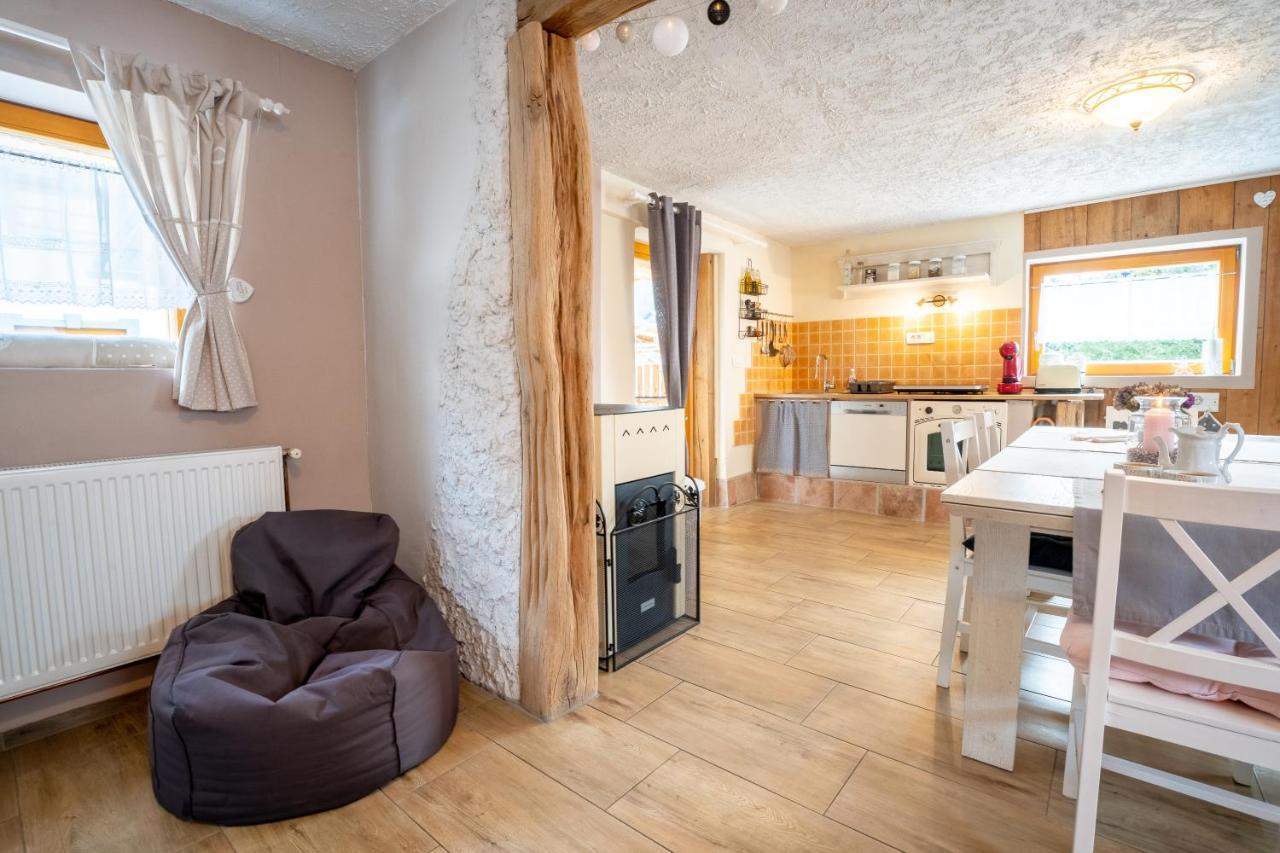 Guest House Pr' Čut Zirovnica Eksteriør billede
