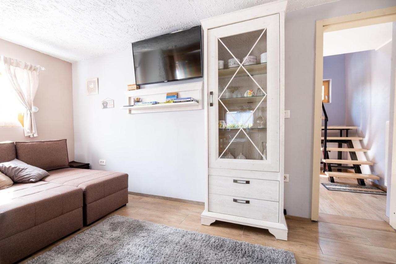 Guest House Pr' Čut Zirovnica Eksteriør billede