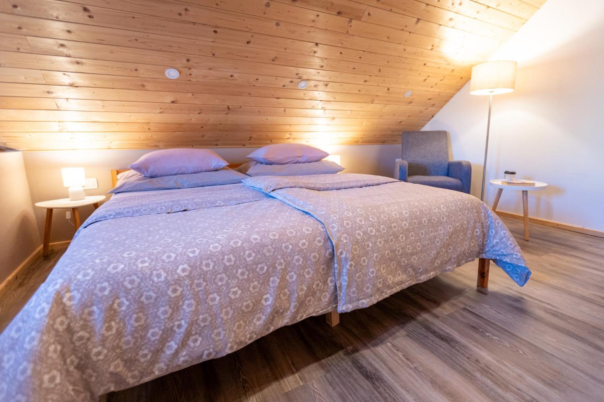 Guest House Pr' Čut Zirovnica Eksteriør billede