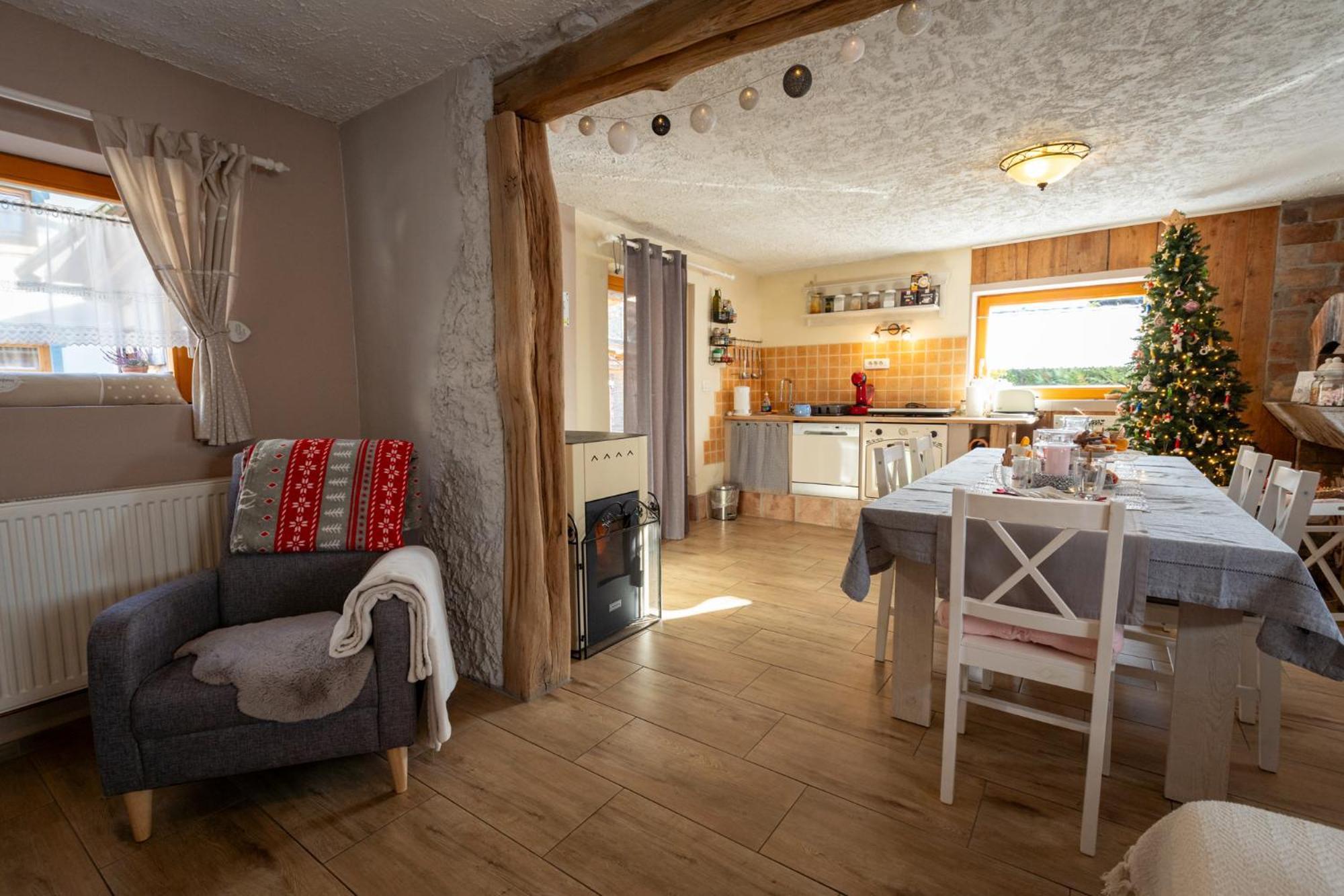 Guest House Pr' Čut Zirovnica Eksteriør billede