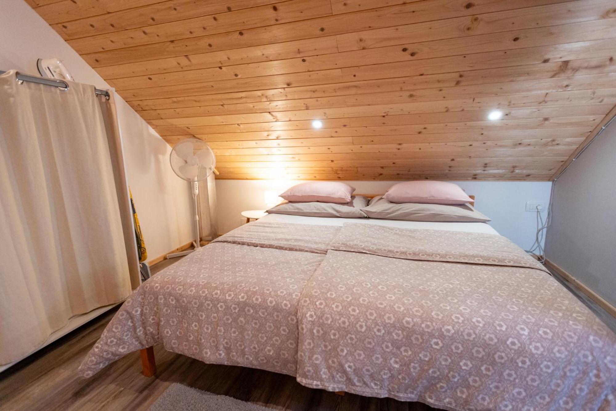 Guest House Pr' Čut Zirovnica Eksteriør billede