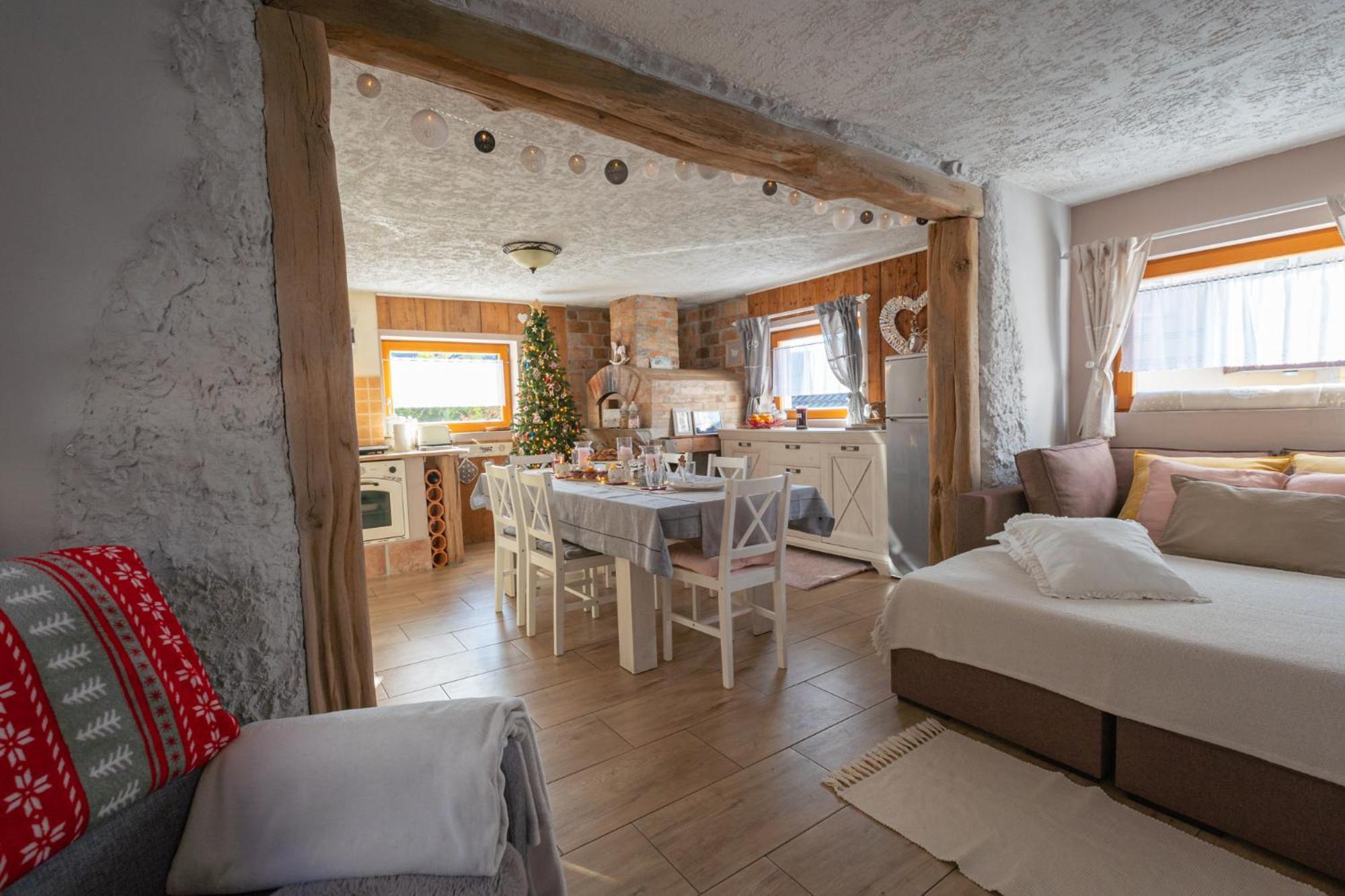 Guest House Pr' Čut Zirovnica Eksteriør billede