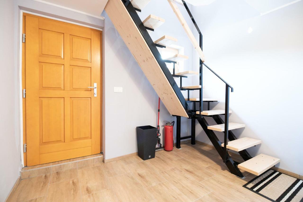 Guest House Pr' Čut Zirovnica Eksteriør billede