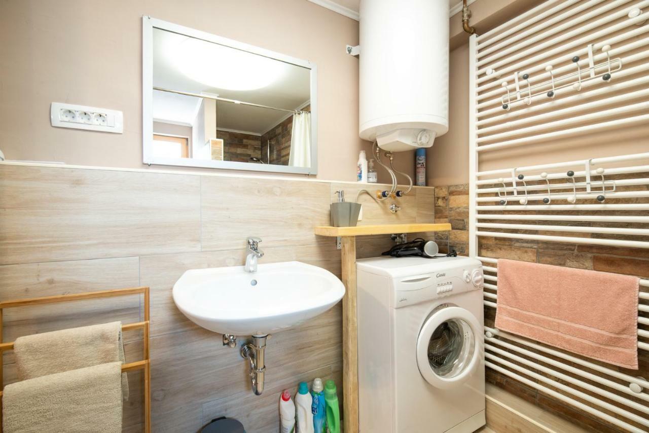 Guest House Pr' Čut Zirovnica Eksteriør billede