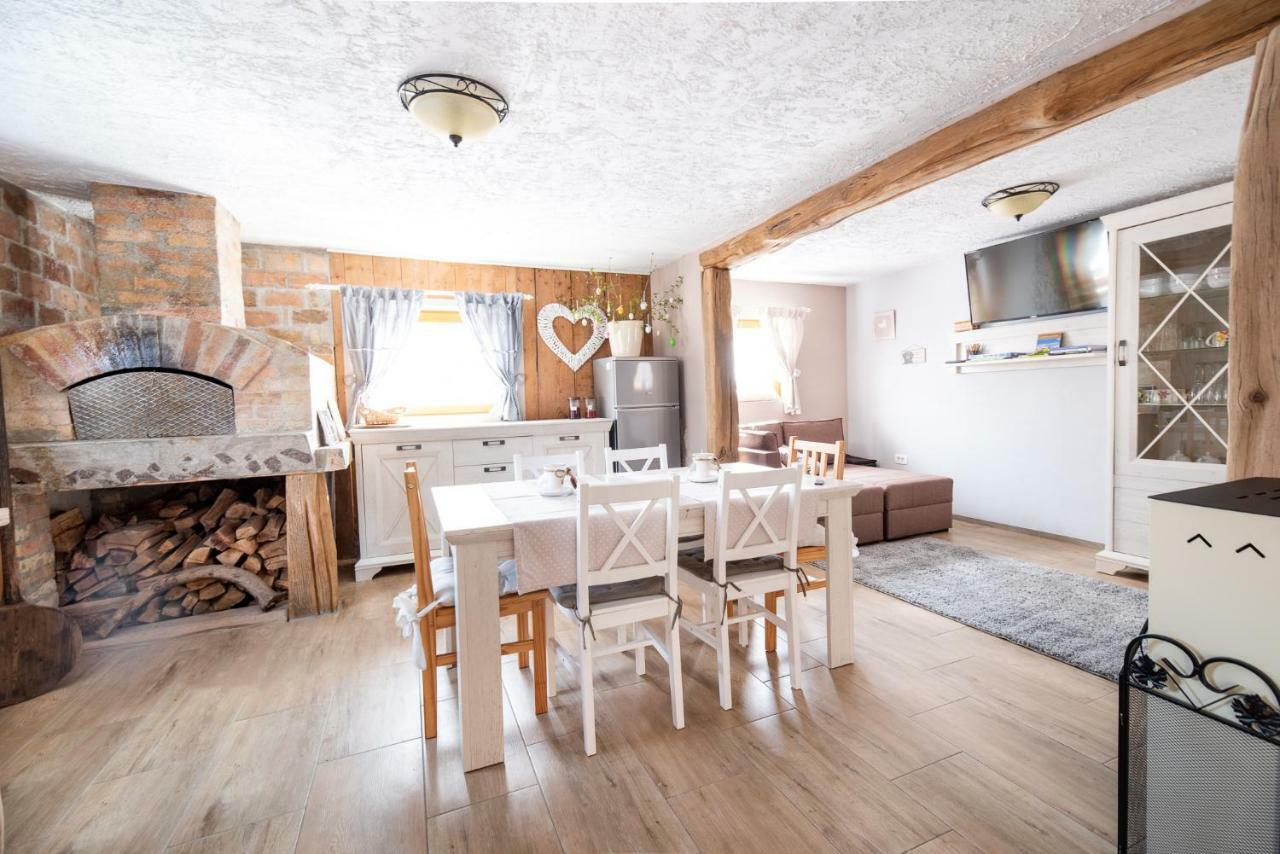 Guest House Pr' Čut Zirovnica Eksteriør billede